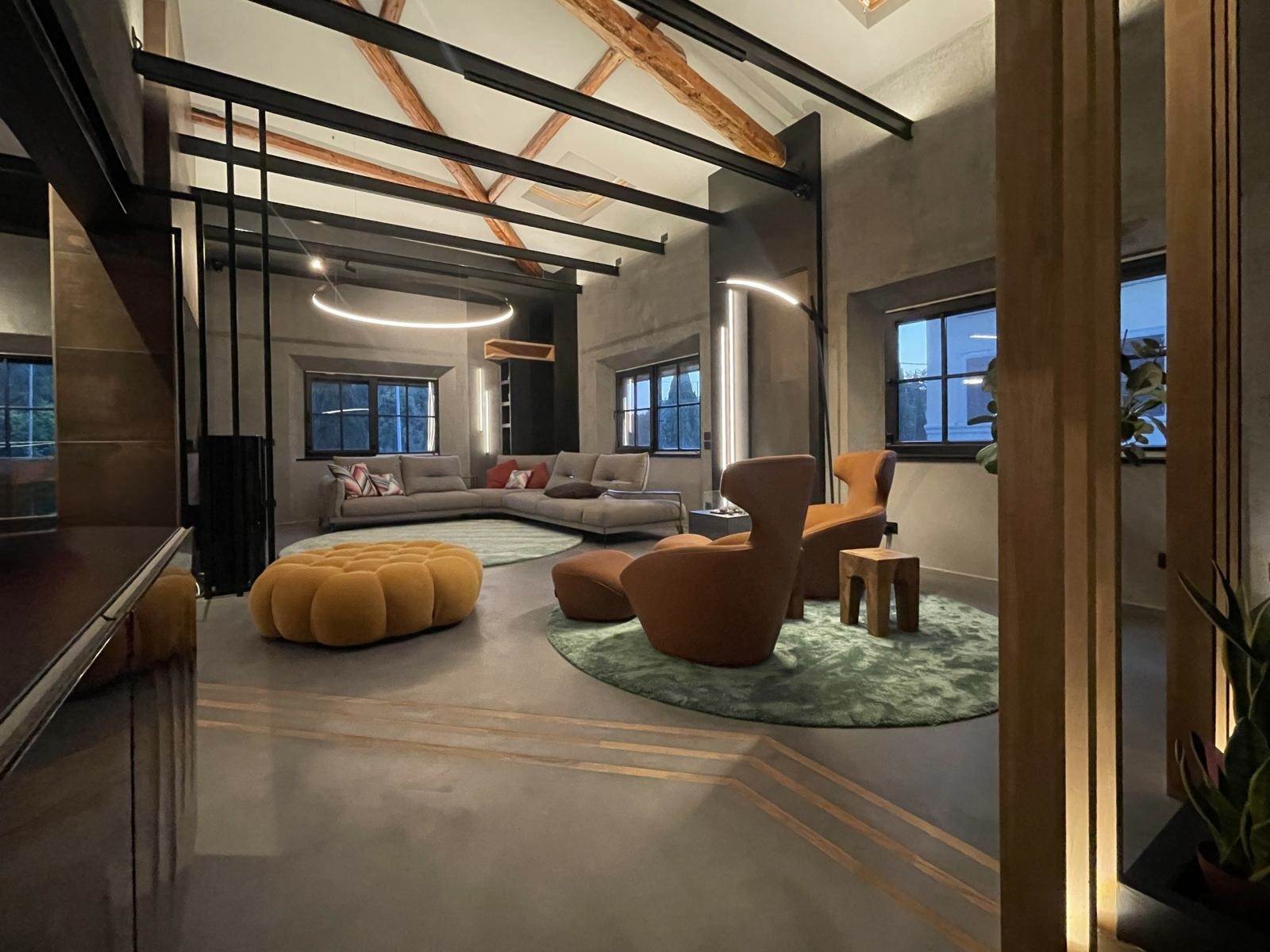 Palazzina Integralmente Ristrutturata con Ufficio e Corte — 1 di 5