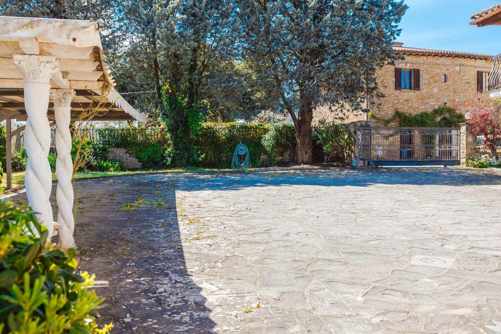 Villa Toscana con Oliveto, Piscina e Vista Panoramica — 5 di 5