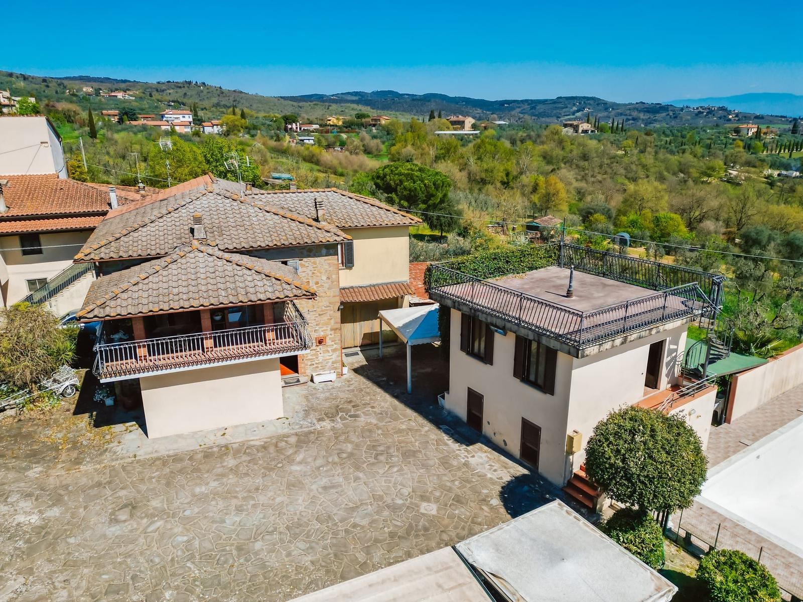 Villa Toscana con Oliveto, Piscina e Vista Panoramica — 4 di 5